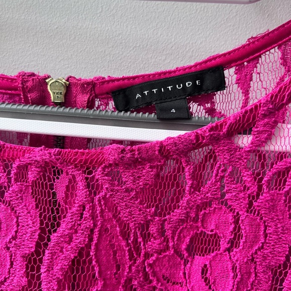 Fuchsia coloured knee length pleated dress. Size 4 - Picture 5 of 5